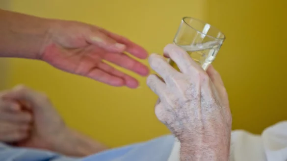 Pflege alter Menschen - &copy; Foto: Daniel Karmann