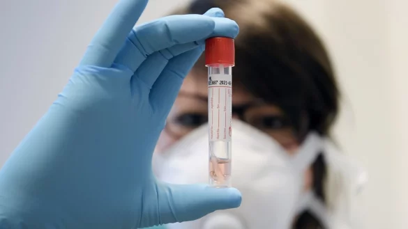 Corona-Test - &copy; Foto: Hans Klaus Techt/APA/dpa