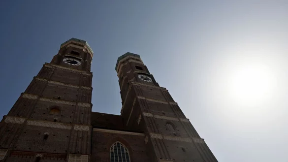 - &copy; Peter Kneffel/dpa