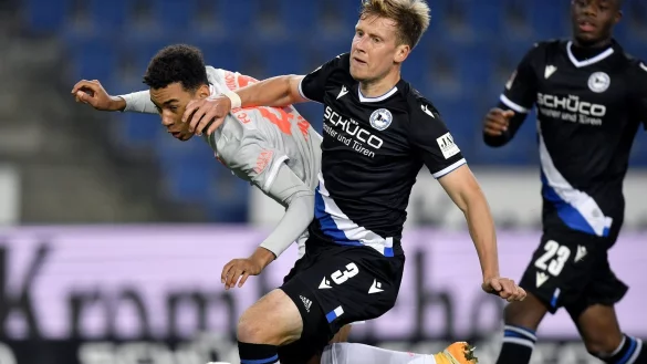 Zweikampf - &copy; Foto: Martin Meissner/AP-Pool/dpa