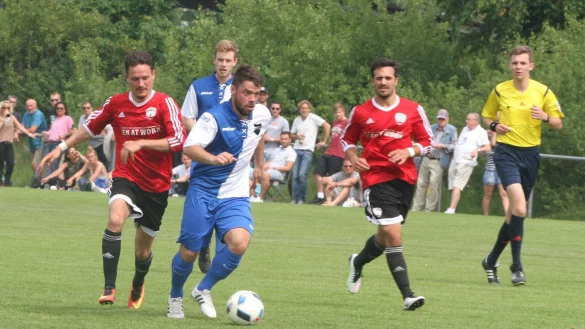 Marco J&ouml;stingmeier(am Ball) wechselt zum TBV Lemgo. - &copy; Sebastian Lucas