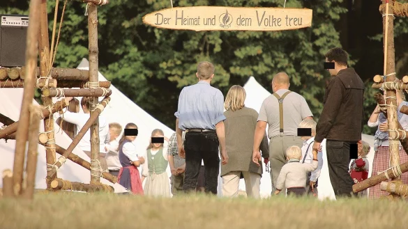 Auf genau dieser Wiese, auf dem im Jahr 2006 das Lager der Heimattreuen Deutschen Jugend stattgefunden hat, soll sich im Mai dieses Jahres die Auseinandersetzung zwischen Grundst&uuml;cksnachbarn ereignet haben. - &copy; Recherche Nord