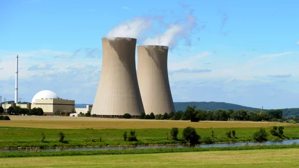 Der Atommeiler Grohnde ist seit 1984 am Netz. Er gehört zu den acht Kernkraftwerken, die derzeit noch in Deutschland in Betrieb sind. - © Holger Hollemann/dpa