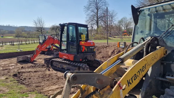 Die Arbeiten auf dem Spielplatz Masch laufen. Dort kommt eine Matschanlage hin. - © Nadine Uphoff