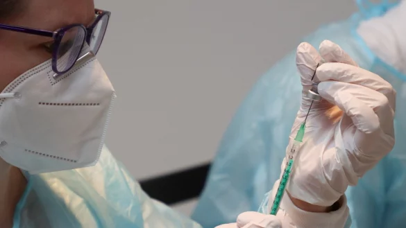 Der Wettlauf gegen die Zeit - die Haus&auml;rzte sollen die Impfkampagne beschleunigen. - &copy; Pixabay