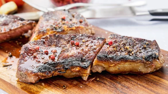 Saftiges Entrec&ocirc;te vom Grill - &copy; Foto: Christin Klose/dpa-tmn