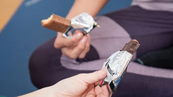 Die Fitnessstudios haben den Appetit auf eine Extra-Portion Protein geweckt, Riegel, Pulver und Shakes angepriesen. - © Christin Klose/dpa-tmn