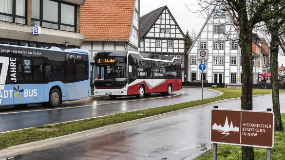 Elektrobusse auf Tour: In Lemgo werden Sch&uuml;lertickets debattiert. - &copy; Michael Reimer