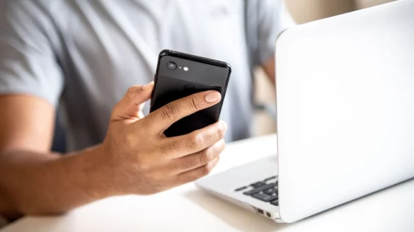 Vorsicht bei verd&auml;chtigen Support-Anrufen - &copy; Foto: Zacharie Scheurer/dpa-tmn