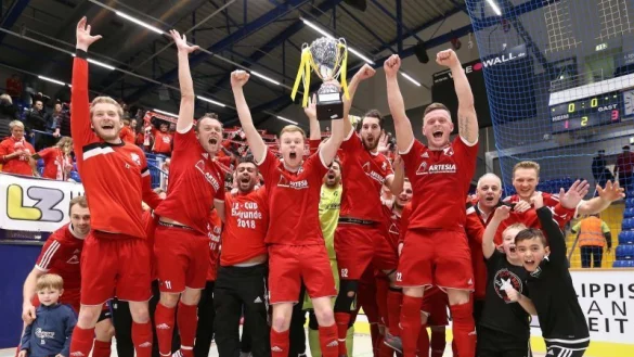 Titelverteidiger: Der FC Augustdorf holt 2018 den Pott. - &copy; Paul Cohen