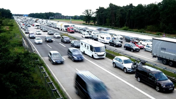 Stauprognose - &copy; Foto: Peter Steffen/dpa