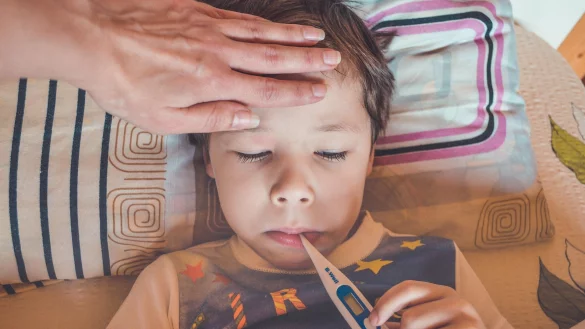 Besser Bettruhe zuhause als unn&ouml;tiger Besuch in der &uuml;berf&uuml;llten Kinderarztpraxis: Eltern k&ouml;nnten oft durch einfache und effektive Ma&szlig;nahmen einen unn&ouml;tigen Arztbesuch vermeiden, so Experte Marcus Heidemann. Auch Fieber sei zumeist kein Problem. - &copy; Symbolbild: Pixabay