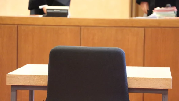 Die Vorsitzende Richterin findet in der Urteilsbegr&uuml;ndung deutliche Worte. Die Kammer ist davon &uuml;berzeugt, dass der Angeklagte (19) eine junge Frau (17) in Detmold brutal vergewaltigt hat. - &copy; Janet K&ouml;nig