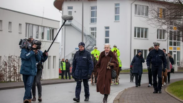 2016 versuchte Ursula Haverbeck, den Prozess gegen einen Lagenser SS-Wachmann zu besuchen. Seit 2018 saß die Holocaustleugnerin im Gefängnis. - © Archivfoto: Torben Gocke