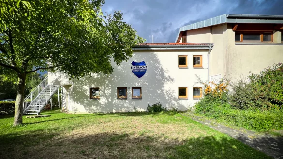 Das Sporthaus in Jerxen-Orbke wird an sieben Tagen in der Woche von insgesamt 17 Mannschaften genutzt. Häufig müssen sich mehrere Teams die Umkleidekabinen teilen. Deshalb sollen nun zusätzliche Räume her. - © Raphael Bartling