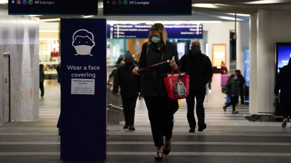 Maskenpflicht in England - &copy; Foto: Jacob King/PA Wire/dpa/Archiv