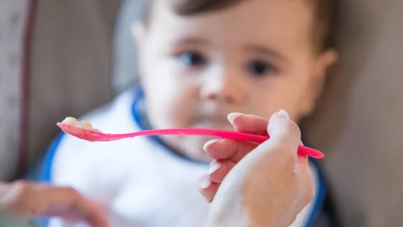 S&auml;uglingsnahrung - &copy; Foto: Christin Klose/dpa-tmn