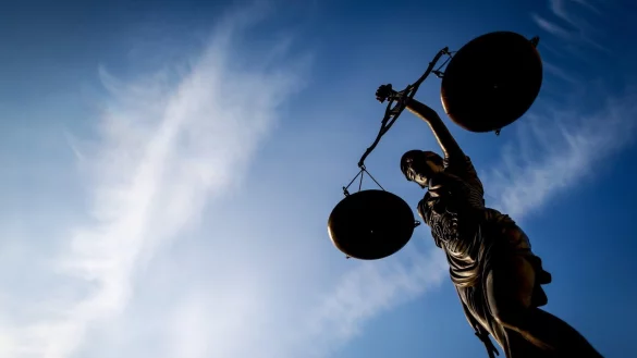 Justitia - &copy; Foto: David Ebener/dpa/dpa-tmn