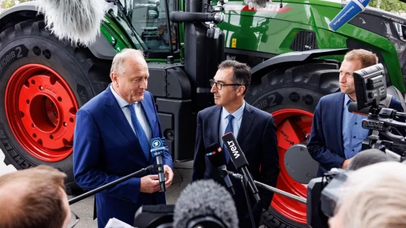 - © Axel Heimken/dpa