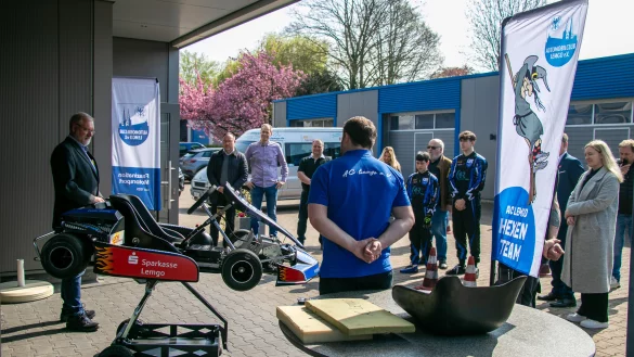 Der AC-Lemgo stellt sein neues Elektrokart vor. - © AC-Lemgo