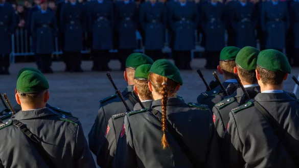Die Bundeswehr soll mit viel Geld gest&auml;rkt werden. Sollte auch die Wehrpflicht wieder reaktiviert werden? Unionspolitiker machen Druck, Verteidigungsminister Boris Pistorius (SPD) wiegelt ab. - &copy; Klaus-Dietmar Gabbert/dpa