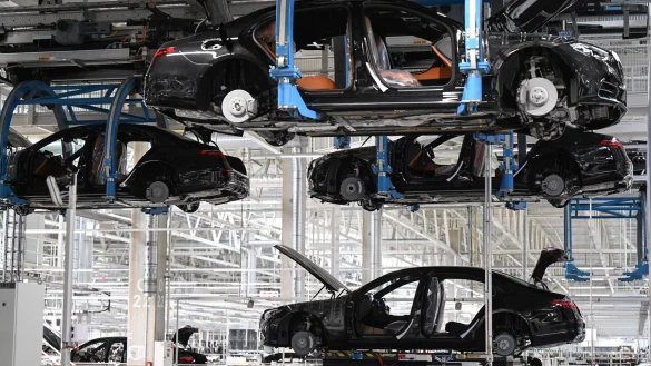 Vor allem die Automobilindustrie hat enorme Sorgen wegen der neuen US-Z&ouml;llen. Ein OWL-Unternehmen aus der Branche kann aber gelassen auf die Situation blicken. - &copy; Bernd Wei&szlig;brod/dpa