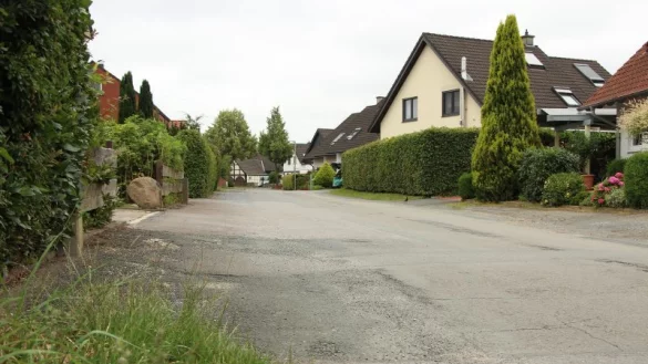 Bald rückt der Bagger an: Im Sommerhäuschenweg steht der Ausbau des zweiten Abschnitts bevor. - © Archivfoto: Marlen Grote