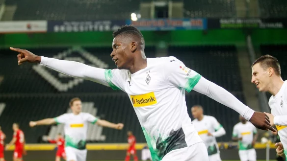 Derbysieger - &copy; Foto: Roland Weihrauch/dpa