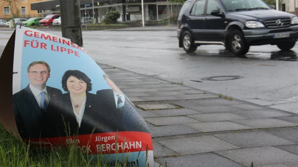 Ein zerst&ouml;rtes SPD-Plakat. - &copy; Martin Hostert