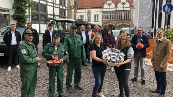Veranstalter, Aussteller und Sponsoren freuen sich auf den Bruchmarkt, nachdem j&uuml;ngst schon die &bdquo;Sp&auml;tschicht" zahlreiche Lemgoer in die Innenstadt gelockt hatte. - &copy; Till Brand