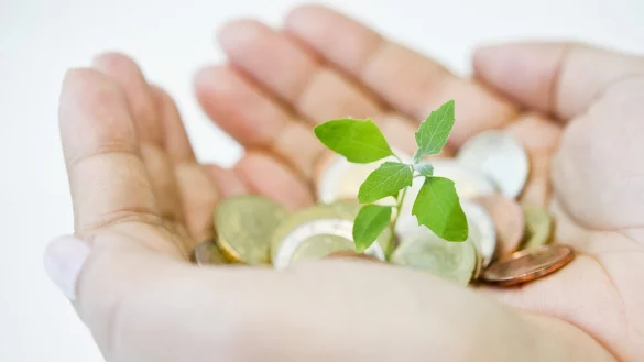 H&auml;nde mit M&uuml;nzen - &copy; Foto: Franziska Gabbert