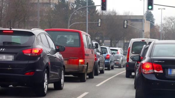 Es werden immer mehr: 2016 verzeichnete der Kreis Lippe einen Zuwachs von knapp 5.000 Fahrzeugen. Bezogen auf die vergangenen fünf Jahre, stieg die Zahl um insgesamt sieben Prozent. - © Vera Gerstendorf-Welle