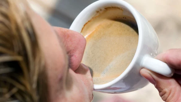 Viele Menschen treibt schon das bloße Kaffee "schlürfen" in den Wahnsinn. - © Friso Gentsch/dpa