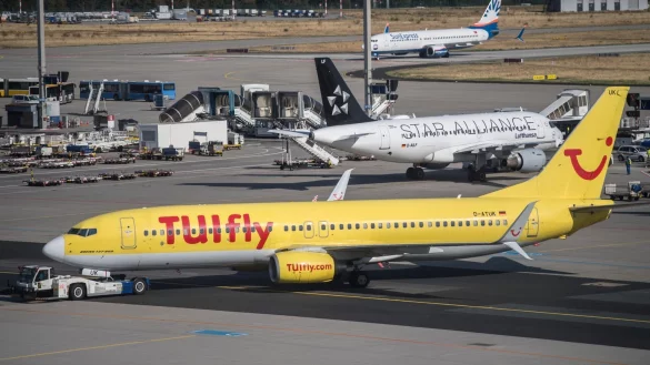 Tuifly - &copy; Foto: Andreas Arnold/dpa