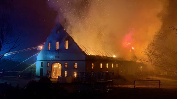 Das Geb&auml;ude brannte vollst&auml;ndig nieder. - &copy; Feuerwehr Melle