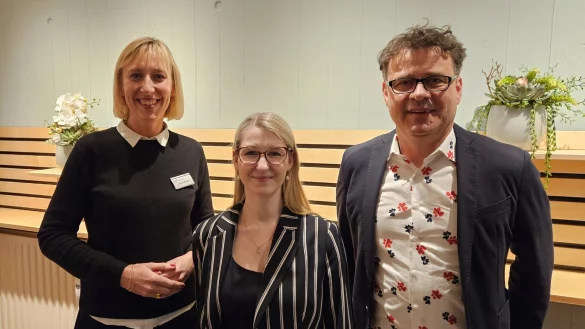 Künstliche Intelligenz im Fokus: Vanessa Schmidt, Ines Kortemeier und Thorsten Brinkmann. - © VHS Detmold-Lemgo