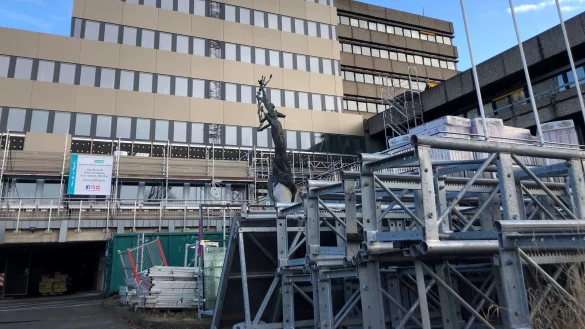 Eine schwarz-gr&uuml;ne Koalition will der n&auml;chsten Ratsperiode ihren Stempel aufdr&uuml;cken. Im Bild das Salzufler Rathaus, das derzeit saniert wird. - &copy; Sven Kienscherf