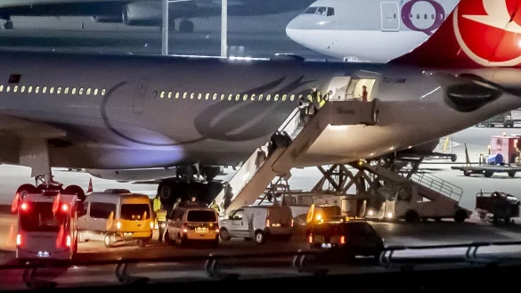 Ankunft von Abgeschobenen am Flughafen Berlin-Tegel - &copy; Foto: Christoph Soeder/dpa