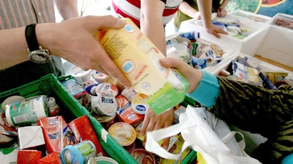 Wegen der Infektionsgefahr wird die Tafel in Westlippe mobil. - &copy; dpa