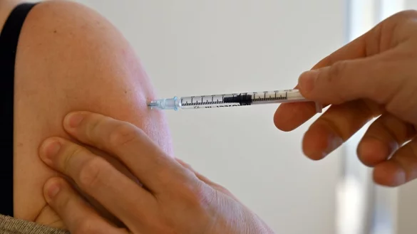 Corona-Impfung - &copy; Foto: Martin Schutt/dpa-Zentralbild/dpa