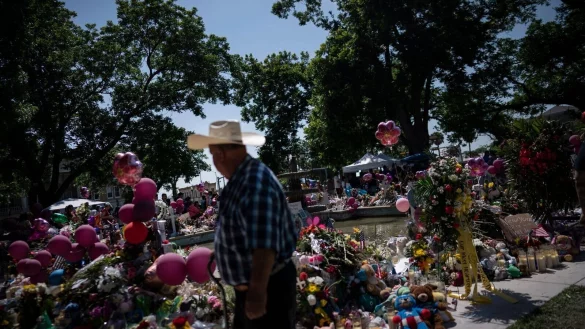 - &copy; Wong Maye-E/AP/dpa