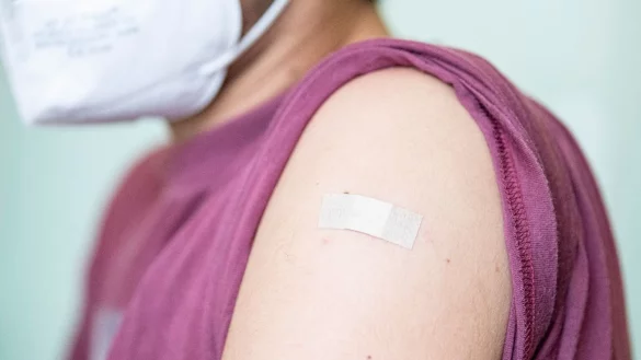 Corona-Impfung - &copy; Foto: Fabian Sommer/dpa