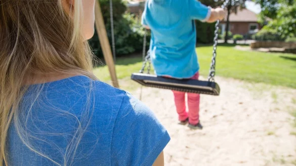 Umgangsrecht: Mutter darf Kind ohne Corona-Test und Impfung sehen - &copy; Foto: Christin Klose/dpa-tmn