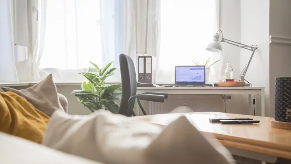 So gew&ouml;hnen wir uns wieder ans B&uuml;ro - &copy; Foto: Christin Klose/dpa-tmn