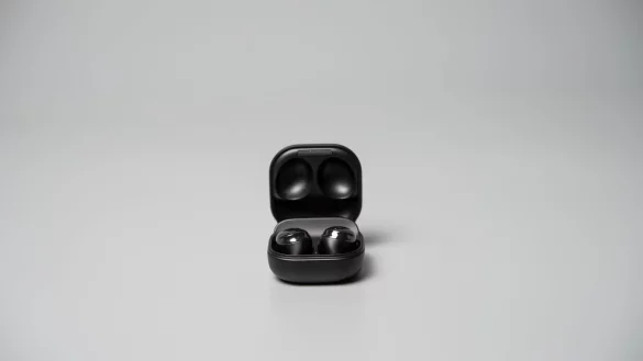 Samsungs Galaxy Buds Pro - &copy; Foto: Zacharie Scheurer/dpa-tmn