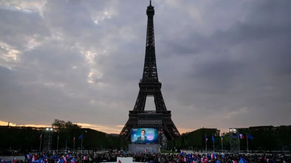 - &copy; Christophe Ena/AP/dpa