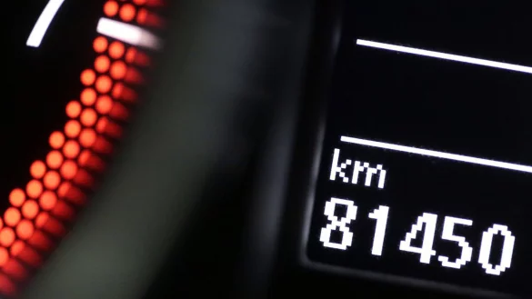 Tachoanzeige - &copy; Foto: Oliver Berg/dpa/dpa-tmn