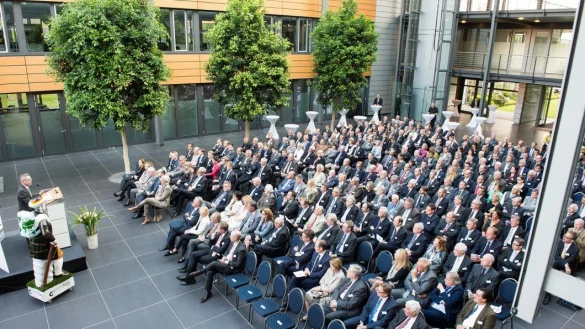 Bundesminister beim Gildenhaus: Thomas de Maizi&egrave;re sprach vor 300 G&auml;sten. - &copy; Christian Weische