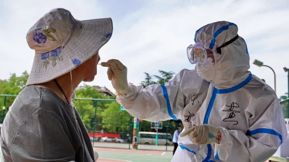 Probenentnahme - &copy; Foto: Li Xin/XinHua/dpa