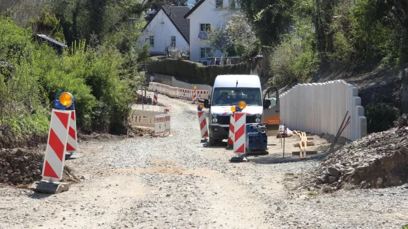 Die Bauarbeiten im Alten Knick sind nach wie vor in vollem Gange. Die sogenannten Winkelst&uuml;tzen stehen auf der rechten Seite schon. - &copy; Kirsten Fuhrmann